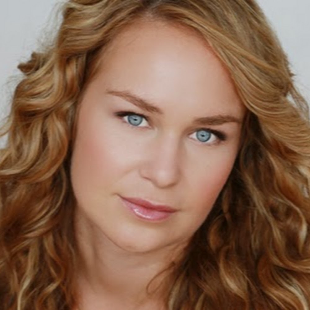 Meet your Posher, Hilary